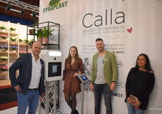 Het ging helemaal om het Happy Calla moment op de stand van Dynaplant. Daarbij mocht je op de foto en kon je iets winnen wat jou een Happy Moment zou bezorgen. Op de foto (van links naar rechts) Jasper Zuidgeest, Jiska van der Schee en Richard van der Hoek van Dynaplant samen met Mandy Brugman van Hamiplant.